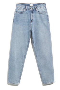 mairaa mom fit high waist jeans faded blue by ARMEDANGELS