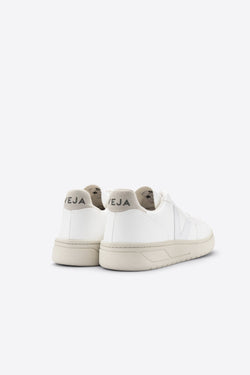 shop v-10 sneaker cwl white natural by Veja at thegreenlabels