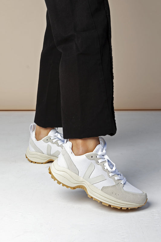 shop venturi white pierre natural sneaker by veja at thegreenlabels