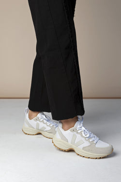 shop venturi white pierre natural sneaker by veja at thegreenlabels