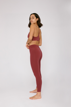 sportswear bundle burgundy by Organic Basics on thegreenlabels